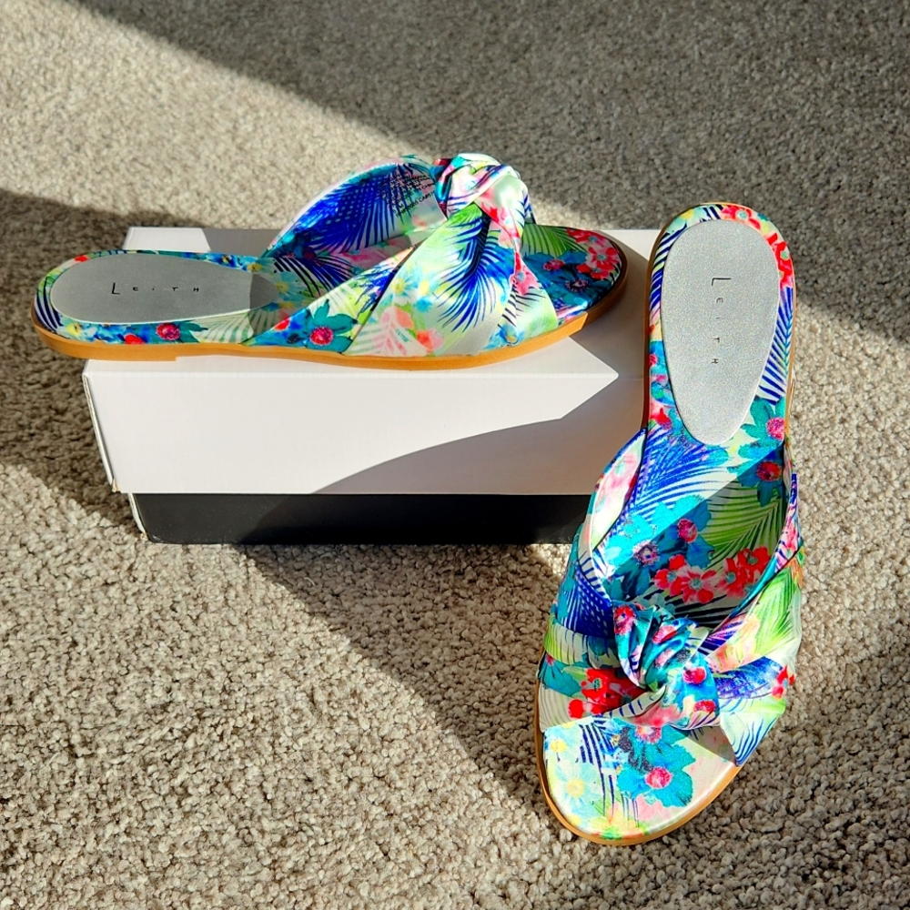 Leith, sz 8.5, floral pattern sandals